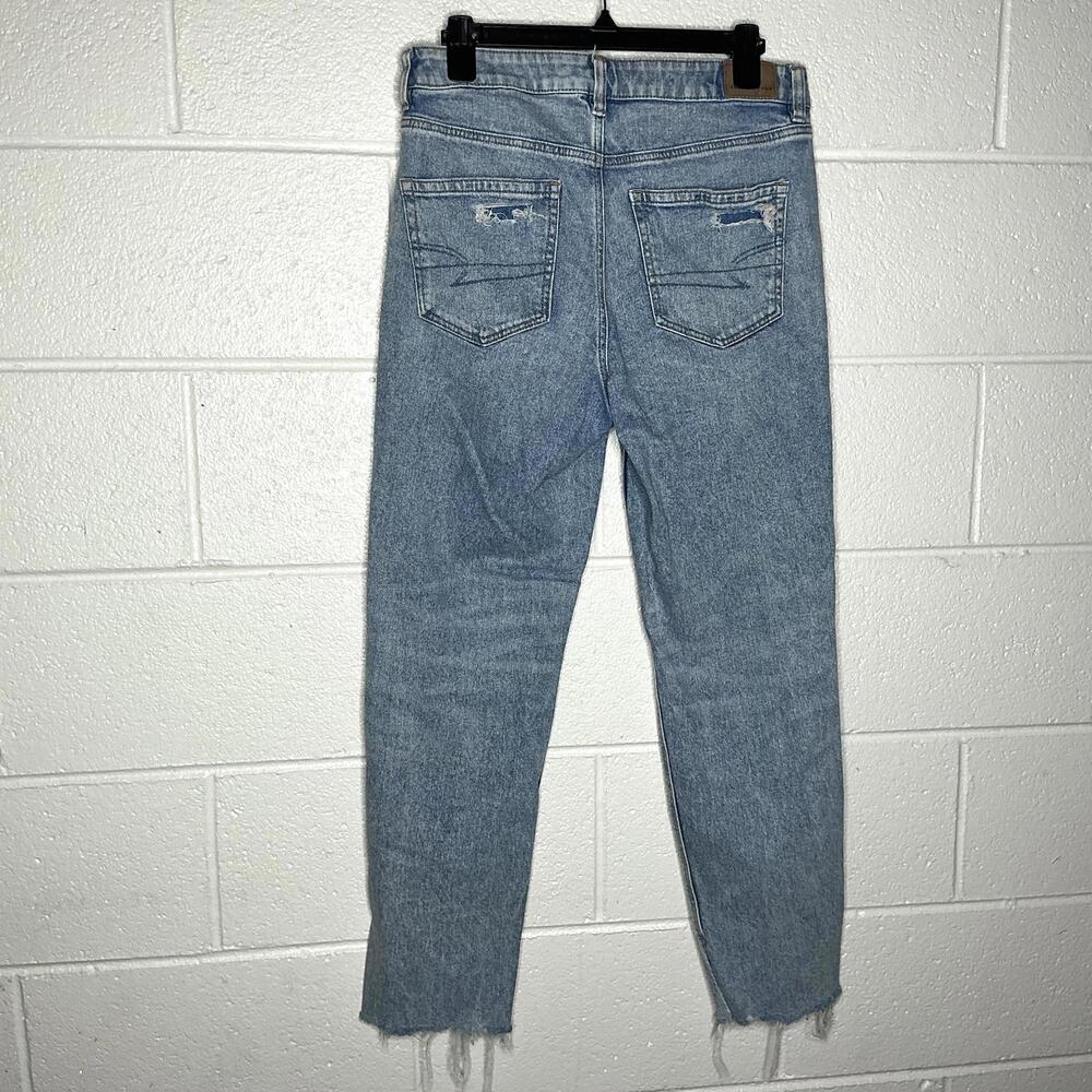 < American Eagle Light Wash Distressed Skinny Jeans > - Picture 4 of 4